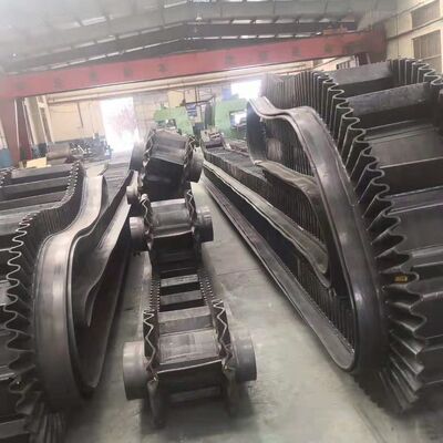 खरीदें बड़े ढलान परिवहन के लिए काले घुमावदार साइडवॉल कन्वेयर बेल्ट online manufacture